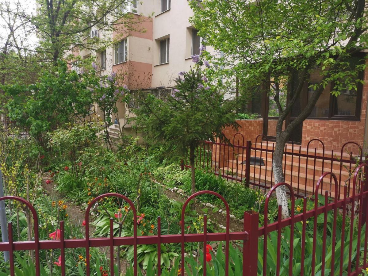 Awesome Apartment Букурещ Екстериор снимка