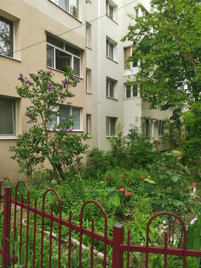 Awesome Apartment Букурещ Екстериор снимка