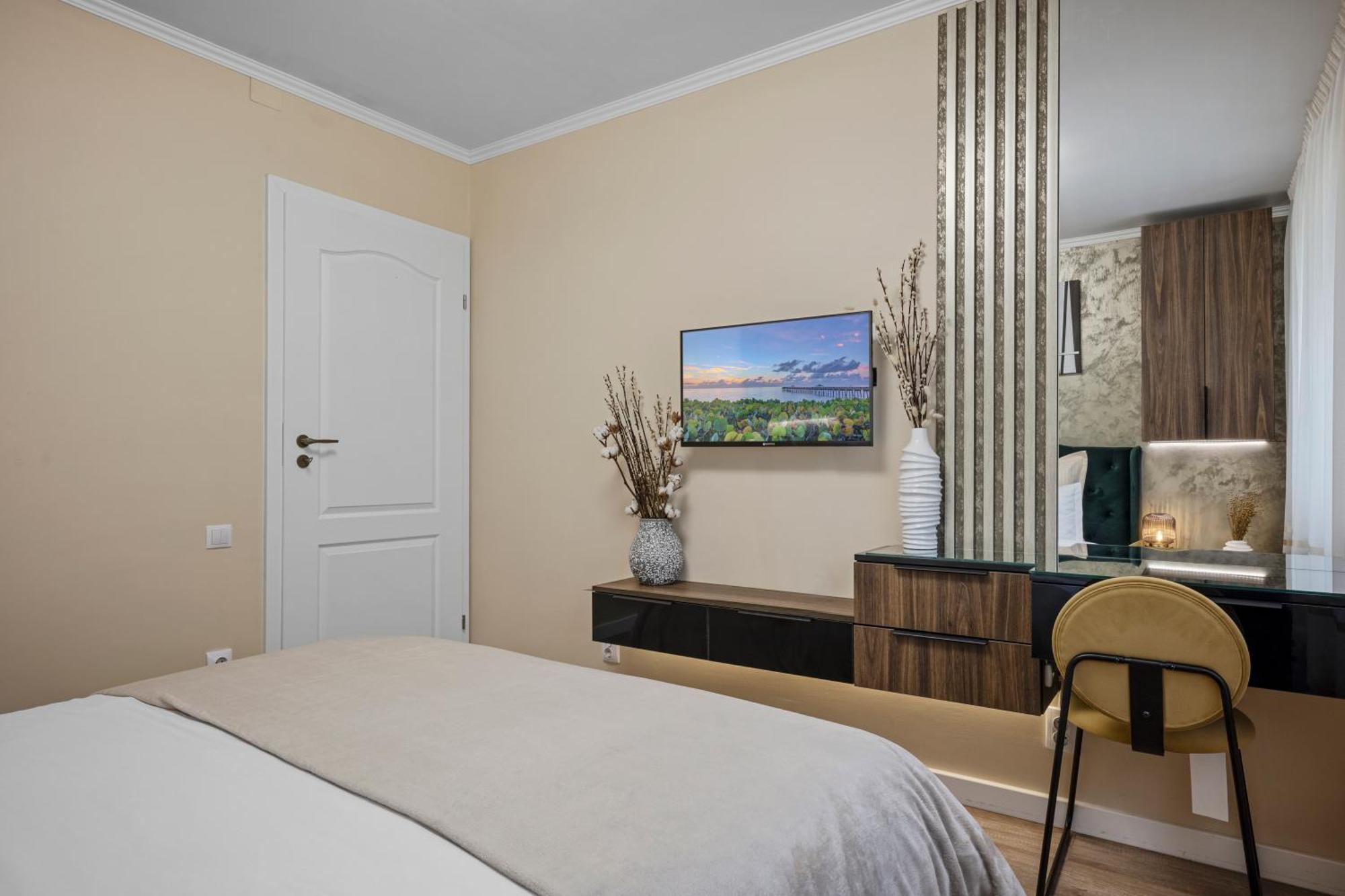 Awesome Apartment Букурещ Екстериор снимка